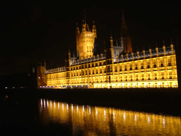 Das House of Parliament von der Themse aus.