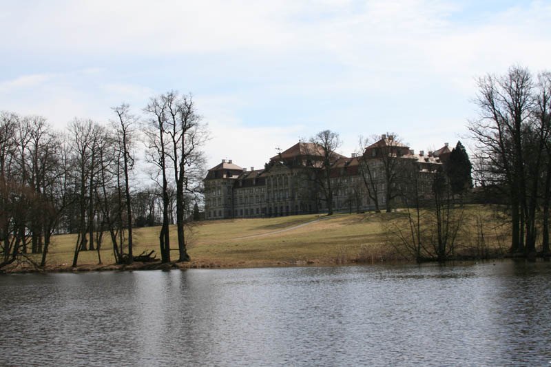 Schloss Weißenstein wurde zwischen 1711 und 1718 unter Lothar Franz von Schönborn, dem Bamberger Fürstbischof und Kurfürst von Mainz in Pommersfelden bei Bamberg als Gründungsbau des fränkischen Barocks erbaut.