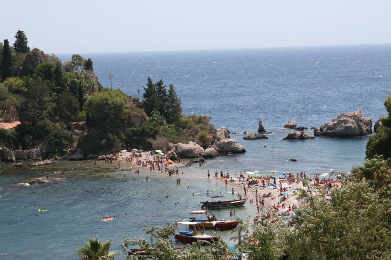 Beach connecting to Isola Bella