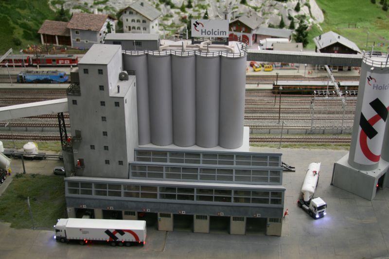 Holcim Zementfabrik im Modell der Schweiz
