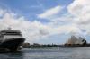 Kreuzfahrtschiff vor dem Sydney Opernhaus