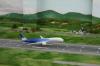 Ein Flugzeug landet auf dem Flughafen des Miniaturwunderlandes