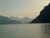 Der schweizer Walensee im Sonnenuntergang.