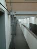 Für die Büros der Professoren wurde im Ostflügel der Hochschule Liechtenstein eine Zwischendecke eingezogen. Entlang der Galerie befinden sich die Eingänge zu den Räumen. Eine Etage tiefer sind wieder Büros sowie diverse Gruppenarbeitsräume vorhanden.