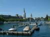 Kleiner Hafen in der Mündung der Limmat direkt umrandet von der Altstadt von Zürich