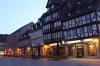 Marktplatz von Quedlinburg kurz nach dem Sonnenuntergang