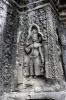 Viele der Tempelwände sind mit steinernen Figuren dekoriert, die Tänzerinnen – so genannte Apsaras – darstellen