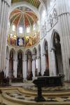 Hauptaltar der Almudena Kathedrale