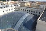 Blick von der Spitze des Palacio de Cibeles auf das beschädigte Dach des Kristallpalastes