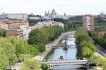 Blick von der Seilbahn Teleférico de Madrid zum Königsschloss