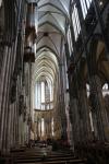 Mittelschiff des Kölner Doms. Der Chor hat das weltweit höchste Breite-zu-Höhe-Verhältnis von allen mittelalterlichen Kirchen: 3,5 zu 1.
