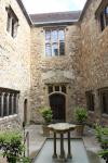 Innenhof im alten Teil des Leeds Castle