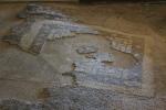 Überreste der ursprünglichen Mosaiken im sehr vornehmen Gästebereich des Palastes
