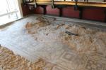 Überreste der ursprünglichen Mosaiken im sehr vornehmen Gästebereich des Palastes