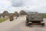 Eine Rekonstruktion zeigt wie das Lager der Bauarbeiter von Stonehenge möglicherweise ausgesehen hat