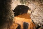 Unterirdischer Kanal für das Wasser der heißen Quellen unter der Römischen Therme