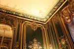 Goldene barocke Wandverzierungen im Gästeschlafzimmer in dem Königin Viktoria während ihres Besuchs von Waddesdon Manor House im Mai 1890 geschlafen hat
