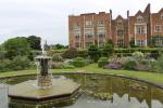 Blick von den Gärten auf Hatfield House