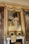 Erstes Prunkgemach in der Zimmerflucht bzw. Enfilade von Räumen westlich des großen Speisesaals in Blenheim Palace. Das Gemälde über dem Kamin zeigt Consuelo Vanderbilt, die amerikanische erste Ehefrau des neunten 9. Duke of Marlborough. Ihre üppige Mitgift erlaubte Renovierung des Schlosses.