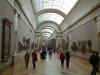 Gemäldegalerie im Südflügel des Louvre. Der riesige Raum erstreckt sich fast über die ganze Länge des Museum.