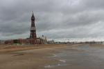 Blackpool Tower und Strandpromenade