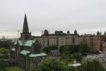 Glasgow Necropolis wurde auf einem Hügel neben der Kathedrale von Glasgow errichtet. Die Idee war vielleicht, dass man nach dem Tode eine gute Sicht über die heilige Stätte hat.