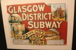Alte Werbetafel der Glasgow District Subway. Die U-Bahnwagen wurden durch einen Drahtseilmechanismus gezogen
