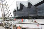 Das Tall-Ship ankert neben dem Riverside Museum in Glasgow
