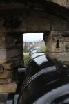 Die Argyle Geschützbatterie des Edinburgh Castle zielt direkt auf die Stadt