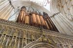 Orgel über der Chorschranke ("King's Screen") des York Minster