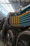 Nationales Eisenbahnmuseum: Ellerman Lines (1949) mit einem Aufschnitt der Dampflokomotive Nr. 35029. (24) sind Sicherheitsventile. (25) ist der Dom mit dem Steuerungsventil. (26) ist das Steuerventil, das vom Fahrer über eine Fußplatte kontrolliert wird.