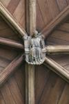 Hölzerne Figur über dem Kreuzgang der Kathedrale von Lincoln