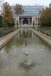 Der Golestanpalast (persisch ‏کاخ گلستان‎) ist der einstige Regierungspalast der Kadscharen in Teheran. Er wurde Ende des 18./Anfang des 19. Jahrhunderts errichtet und war bis zur Errichtung der Islamischen Republik offizieller Sitz des persischen Monarchen. Heute ist dieses UNESCO Weltkulturerbe leider von sehr hässlichen Bürogebäuden umgeben.