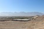 Ein neues Wasserreservoir für Yazd, das direkt neben einem der Türme des Schweigens erbaut wurde.