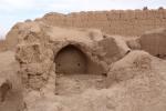 Die Wände aus Lehmziegeln geben der Zitadelle von Meybod eine fast amorphe Struktur