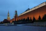 Kremlmauer zum Roten Platz beim Sonnenuntergang