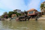 An Bord eines Ruea Hang Yao ("Langheckboot" oder "long-tail boat") durch die Kanäle von Ayutthaya