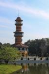 Ho Withun Thasana, der Aussichtsturm, im Park des Sommerpalasts Bang Pa-In bei Ayutthaya