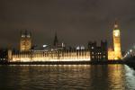 Nächtlicher Blick auf den Palace of Westminster bzw. Houses of Parliament