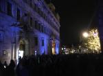 Rathaus Nürnberg während der "Blauen Nacht" 2017. Während der "Blauen Nacht" werden einige Gebäude mit Videoinstallationen angestrahlt. Die Straßenlaternen werden mit blauen LEDs oder ähnlichen Leuchtmitteln ausgestattet.