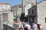 Historische Altstadtstraßen direkt östlich der Stari Most (Alte Brücke) in Mostar