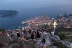 Blick von der Bergstation der Seilbahn hinab auf die Altstadt von Dubrovnik