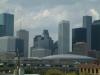 Blick auf die Skyline von Houston vom Auto aus
