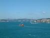 Blick vom Topkapi Palast über den Bosporus. Im Hintergrund ist die Bosporusbrücke zu sehen.