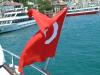 Türkische Flagge am Heck des Bootes