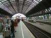 Intercity nach Hamburg-Altona fährt im Kölner Hauptbahnhof auf Gleis 5 ein