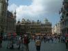 Grand Place/Großer Platz mit dem gotischen Rathaus und den umgebenden barocken Häusern der Gilden.