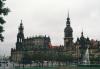 Blick über den Vorplatz der Semper-Oper zur Kathedrale von Dresden.
