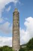 Das auffälligste Monument der verstreuten Klosteranlagen ist der 33 Meter hohe Rundturm, welcher um 1066 während der Wikingerinvasionen errichtet wurde, um die religiösen Reliquien, Bücher und Kelche zu schützen.